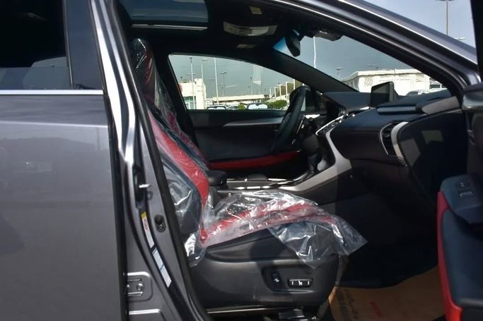 Подержанный Lexus NX 300 I Рестайлинг, 2.0 л, 2019 в Шардже от Alfaris Used Cars Серый цвет. Other | AUTO.AE