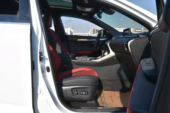 Подержанный Lexus NX 300 I Рестайлинг, 2.0 л, 2021 в Шардже от Alfaris Used Cars Белый цвет. Other | AUTO.AE