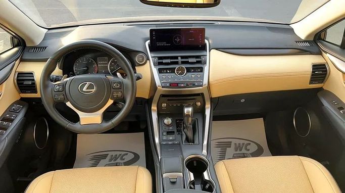 Подержанный Lexus NX 300 I Рестайлинг, 2.0 л, 2021 в Шардже от Karkuk Used Cars Серый цвет. Американская | AUTO.AE