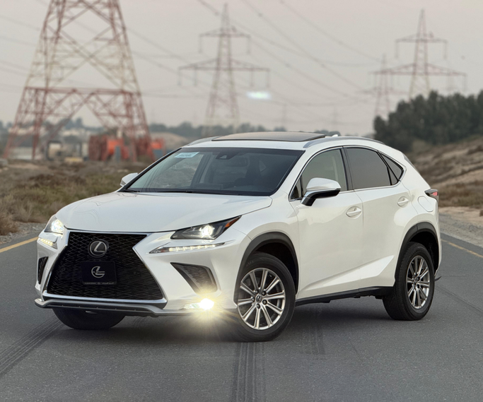 Подержанный Lexus NX 300 I Рестайлинг, 2.0 л, 2019 в Шардже от Al Basma Motors Белый цвет. Американская | AUTO.AE