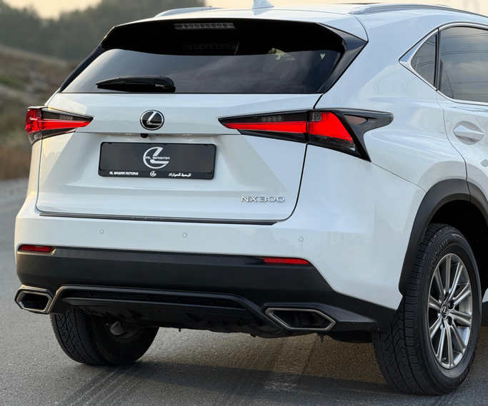 Подержанный Lexus NX 300 I Рестайлинг, 2.0 л, 2019 в Шардже от Al Basma Motors Белый цвет. Американская | AUTO.AE