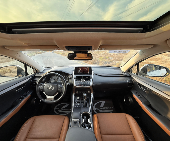 Подержанный Lexus NX 300 I Рестайлинг, 2.0 л, 2019 в Шардже от Al Basma Motors Белый цвет. Американская | AUTO.AE