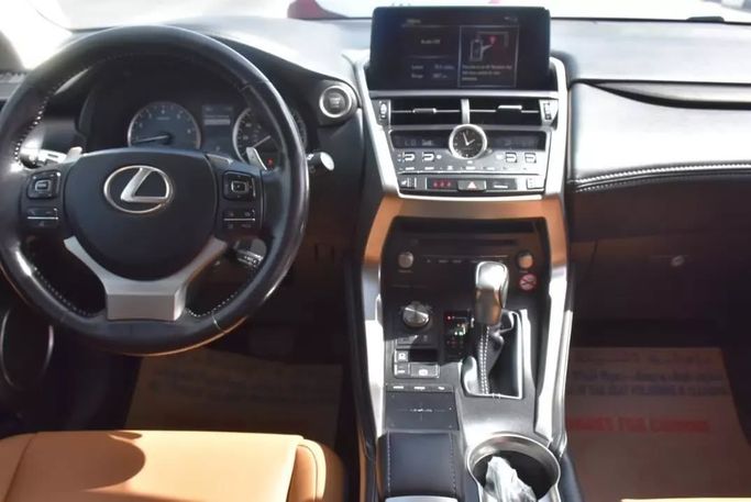 Подержанный Lexus NX 300 I Рестайлинг, 2.0 л, 2020 в Шардже от Alfaris Used Cars Серебристый цвет. Other | AUTO.AE