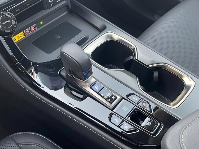 Подержанный Lexus NX 350 II, 2.4 л, 2024 в Шардже от Al Nukhba Al Malakyah Used Cars Золотистый цвет. Американская | AUTO.AE