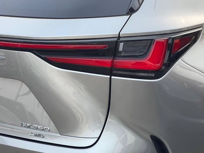 Подержанный Lexus NX 350 II, 2.4 л, 2024 в Шардже от Al Nukhba Al Malakyah Used Cars Золотистый цвет. Американская | AUTO.AE