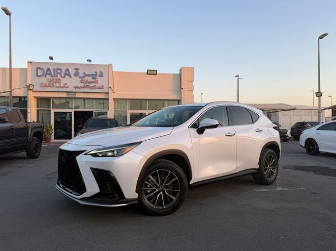 مستعملة Lexus NX 350 ثانياً, 2.4 l, 2025 في في الشارقة من Daira Used Cars، اللون أبيض. المواصفات الأمريكية | AUTO.AE