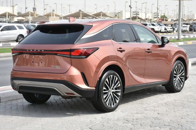 Подержанный Lexus RX 350 V, 2.4 л, 2023 в Шардже от Alfaris Used Cars Коричневый цвет.  | AUTO.AE