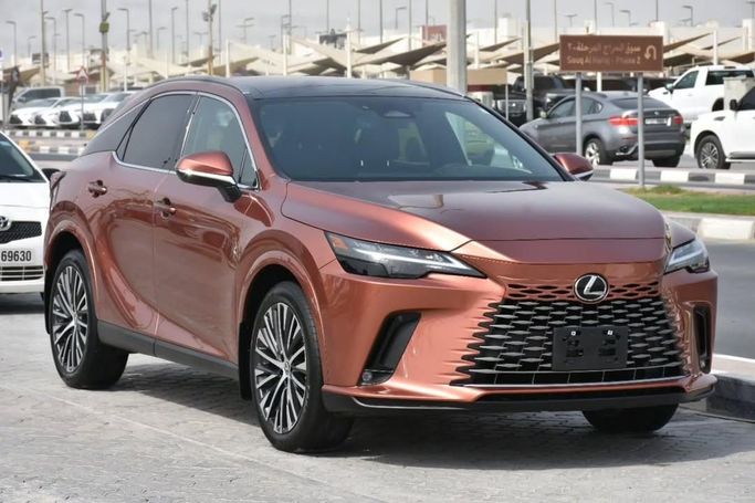 Подержанный Lexus RX 350 V, 2.4 л, 2023 в Шардже от Alfaris Used Cars Бронзовый цвет.  | AUTO.AE