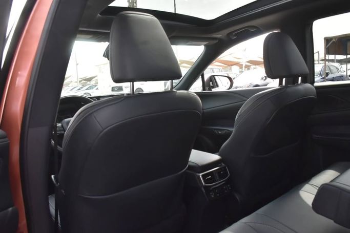 Подержанный Lexus RX 350 V, 2.4 л, 2023 в Шардже от Alfaris Used Cars Красный цвет. Other | AUTO.AE
