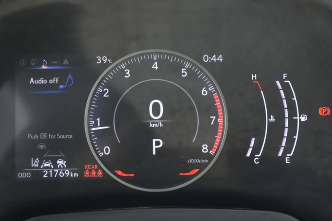 Подержанный Lexus RX 350 V, 2.4 л, 2023 в Шардже от Alfaris Used Cars Красный цвет. Other | AUTO.AE