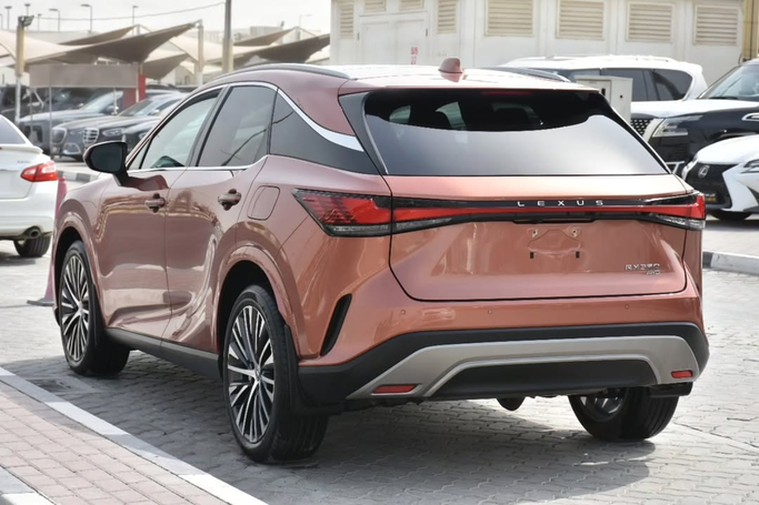 Подержанный Lexus RX 350 V, 2.4 л, 2023 в Шардже от Alfaris Used Cars Красный цвет. Other | AUTO.AE