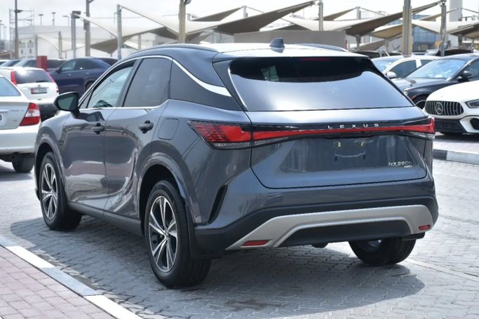 Подержанный Lexus RX 350h V, 2.5 л, 2024 в Шардже от Alfaris Used Cars Серый цвет. Other | AUTO.AE