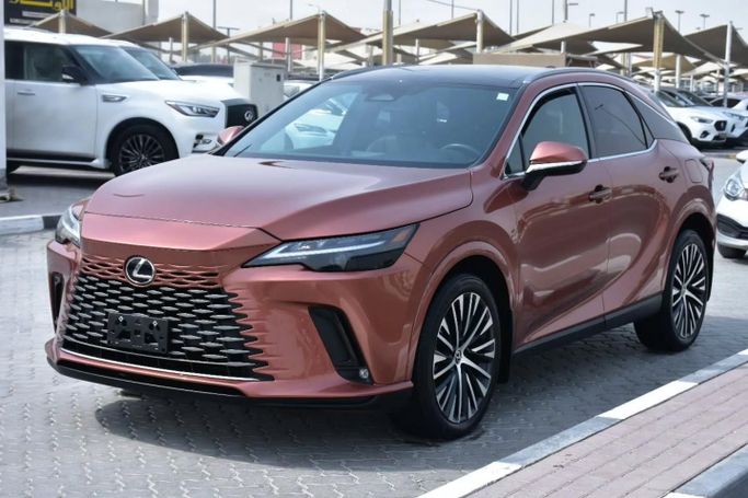 Подержанный Lexus RX 350 V, 2.4 л, 2023 в Шардже от Alfaris Used Cars Бронзовый цвет. Other | AUTO.AE