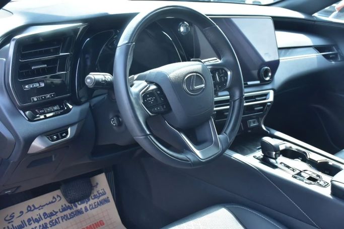 Подержанный Lexus RX 350 V, 2.4 л, 2023 в Шардже от Alfaris Used Cars Бронзовый цвет. Other | AUTO.AE