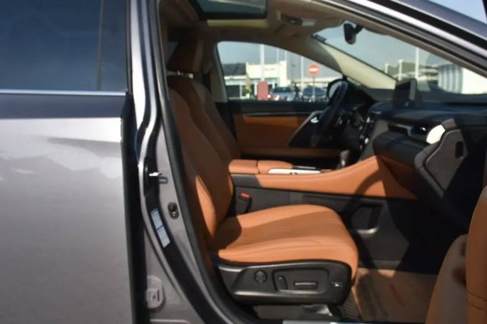 Подержанный Lexus RX 350 IV Рестайлинг, 3.5 л, 2022 в Шардже от Alfaris Used Cars Серебристый цвет. Other | AUTO.AE