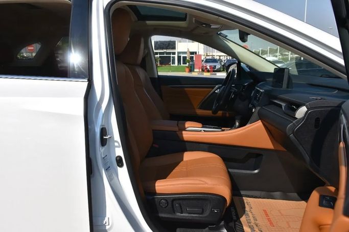 Подержанный Lexus RX 350 IV Рестайлинг, 3.5 л, 2022 в Шардже от Alfaris Used Cars Белый цвет. Other | AUTO.AE