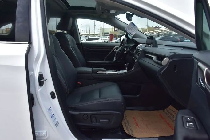 Подержанный Lexus RX 350 IV Рестайлинг, 3.5 л, 2020 в Шардже от Alfaris Used Cars Белый цвет. Other | AUTO.AE