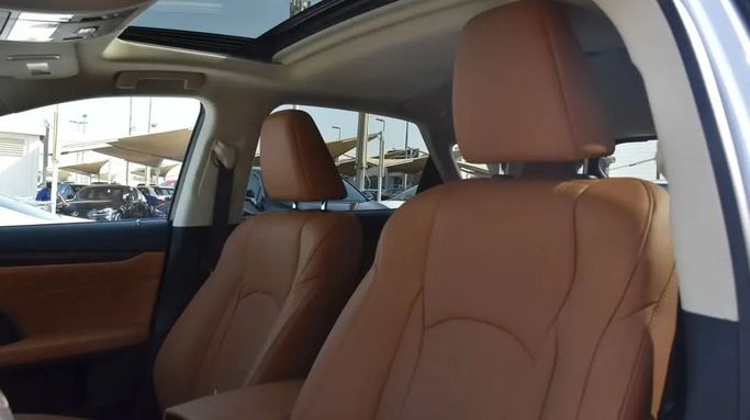 Подержанный Lexus RX 350 IV Рестайлинг, 3.5 л, 2021 в Шардже от Alfaris Used Cars Белый цвет. Other | AUTO.AE