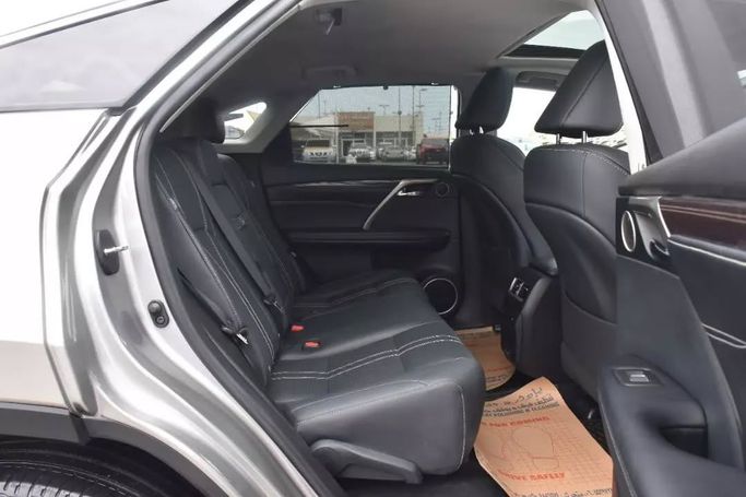 Подержанный Lexus RX 350 IV Рестайлинг, 3.5 л, 2022 в Шардже от Alfaris Used Cars Серебристый цвет. Other | AUTO.AE