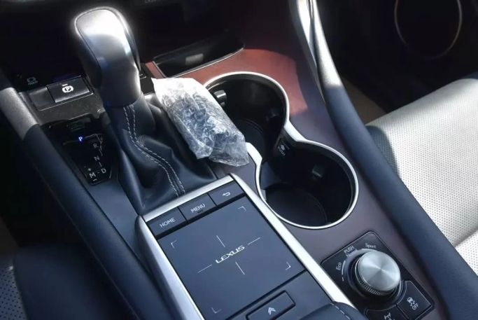 Подержанный Lexus RX 350 IV Рестайлинг, 3.5 л, 2020 в Шардже от Alfaris Used Cars Белый цвет. Other | AUTO.AE