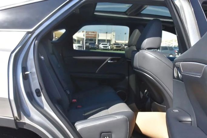 Подержанный Lexus RX 450h IV Рестайлинг, 3.5 л, 2022 в Шардже от Alfaris Used Cars Серебристый цвет. Other | AUTO.AE