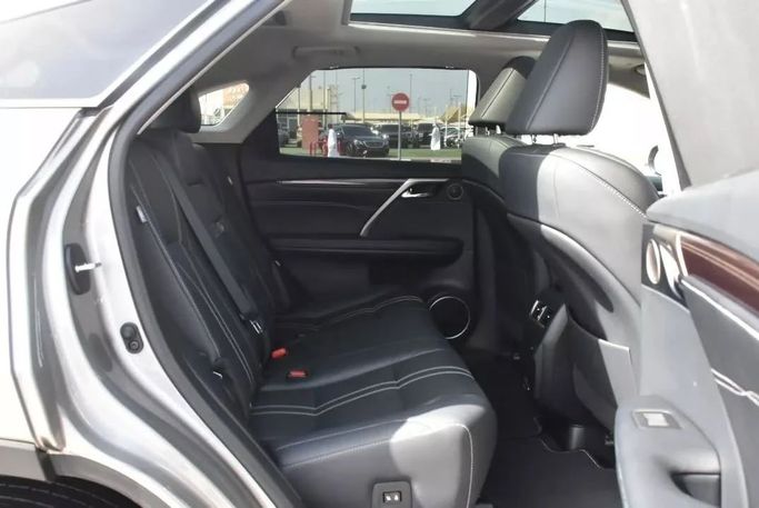 Подержанный Lexus RX 350 IV Рестайлинг, 3.5 л, 2022 в Шардже от Alfaris Used Cars Серебристый цвет. Other | AUTO.AE