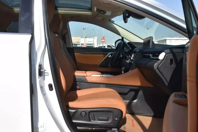 Подержанный Lexus RX 350 IV Рестайлинг, 3.5 л, 2021 в Шардже от Alfaris Used Cars Белый цвет. Other | AUTO.AE