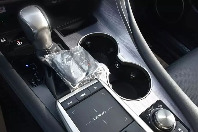 Подержанный Lexus RX 350 IV Рестайлинг, 3.5 л, 2020 в Шардже от Alfaris Used Cars Серебристый цвет. Other | AUTO.AE