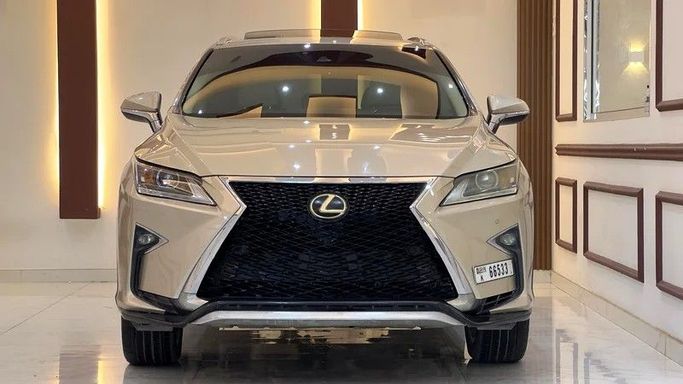 Подержанный Lexus RX 350 IV Рестайлинг, 3.5 л, 2019 в Шардже от Alzawraq Alazrak Золотистый цвет. Американская | AUTO.AE