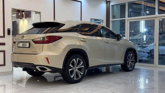 Подержанный Lexus RX 350 IV Рестайлинг, 3.5 л, 2019 в Шардже от Alzawraq Alazrak Золотистый цвет. Американская | AUTO.AE
