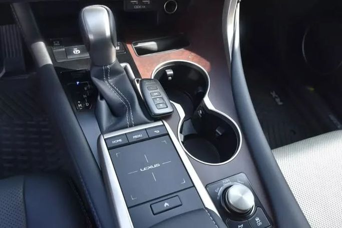 Подержанный Lexus RX 350 IV Рестайлинг, 3.5 л, 2020 в Шардже от Alfaris Used Cars Серебристый цвет. Other | AUTO.AE