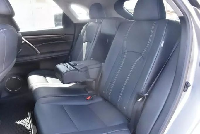 Подержанный Lexus RX 350 IV Рестайлинг, 3.5 л, 2020 в Шардже от Alfaris Used Cars Серебристый цвет. Other | AUTO.AE