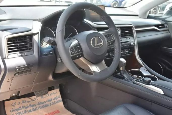 Подержанный Lexus RX 350 IV, 3.5 л, 2019 в Шардже от Alfaris Used Cars Серебристый цвет. Other | AUTO.AE