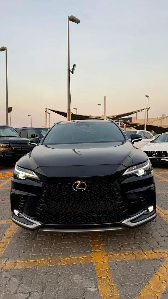 Подержанный Lexus RX 350 V, 2.4 л, 2023 в Шардже от Karkuk Used Cars Черный цвет. Канадская | AUTO.AE