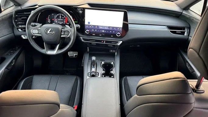 Подержанный Lexus RX 350 V, 2.4 л, 2023 в Шардже от Karkuk Used Cars Черный цвет. Канадская | AUTO.AE