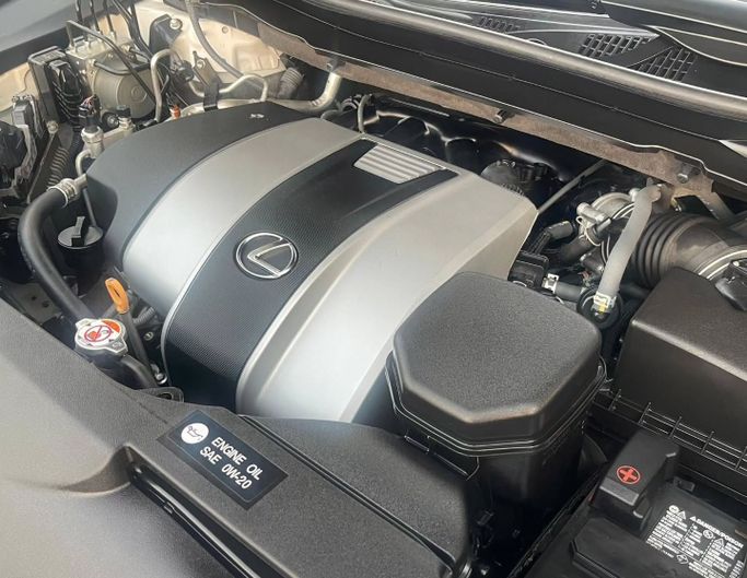 Подержанный Lexus RX 350 IV Рестайлинг, 3.5 л, 2022 в Шардже от Al Nukhba Al Malakyah Used Cars Белый цвет. Американская | AUTO.AE