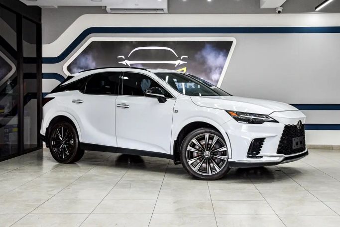 Подержанный Lexus RX 350 V, 2.4 л, 2024 в Шардже от Golden Desert Used Car Белый цвет.  | AUTO.AE | Объявление #263173