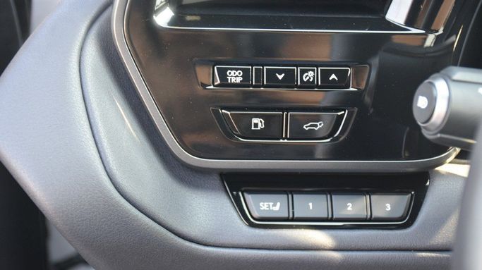 Подержанный Lexus TX 350, 2.4 л, 2024 в Шардже от Alfaris Used Cars Белый цвет.  | AUTO.AE