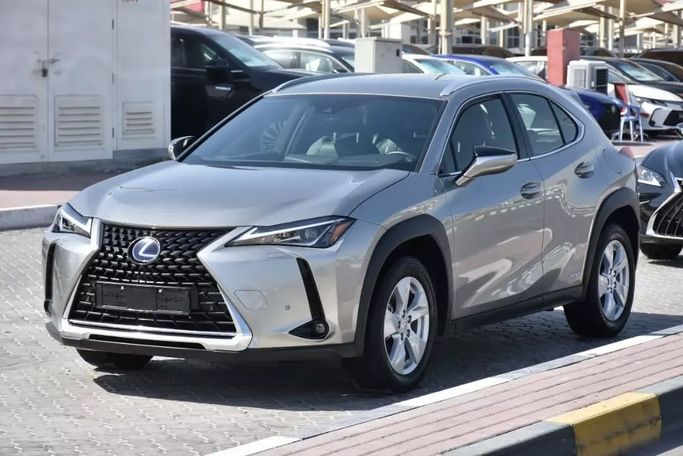 Подержанный Lexus UX 250h I, 2.0 л, 2023 в Шардже от Alfaris Used Cars Серебристый цвет. Other | AUTO.AE