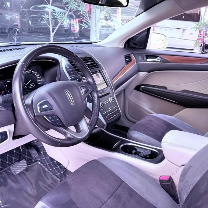 Подержанный Lincoln MKC I Рестайлинг, 2.3 л, 2019 в Шардже от Sarmad Cars Белый цвет. Other | AUTO.AE