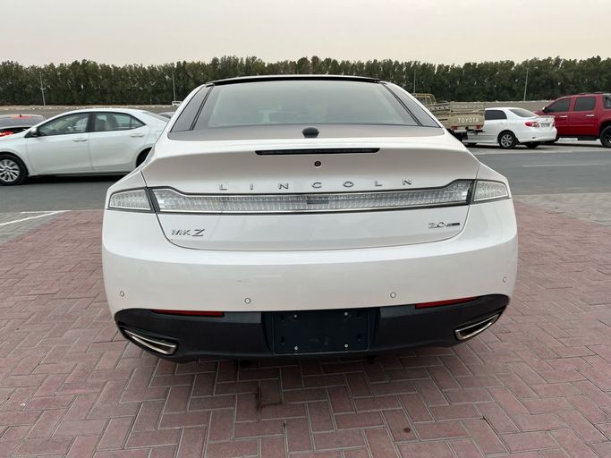 Подержанный Lincoln MKZ II, 2.0 л, 2015 в Шардже от Korean City Used Cars Trading LLC Белый цвет. Корейская | AUTO.AE