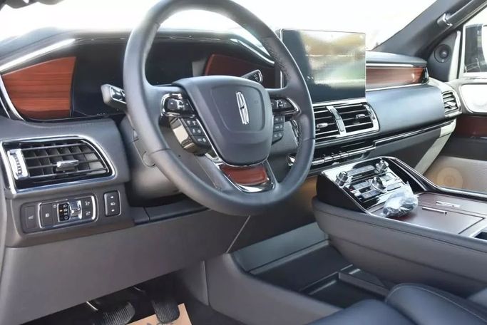 Новый Lincoln Navigator IV Рестайлинг, 3.5 л, 2022 в Шардже от Alfaris Used Cars Черный цвет. Other | AUTO.AE