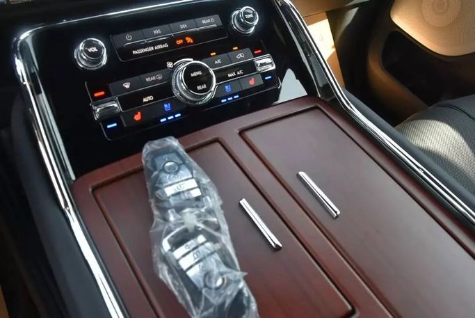 Новый Lincoln Navigator IV Рестайлинг, 3.5 л, 2022 в Шардже от Alfaris Used Cars Черный цвет. Other | AUTO.AE