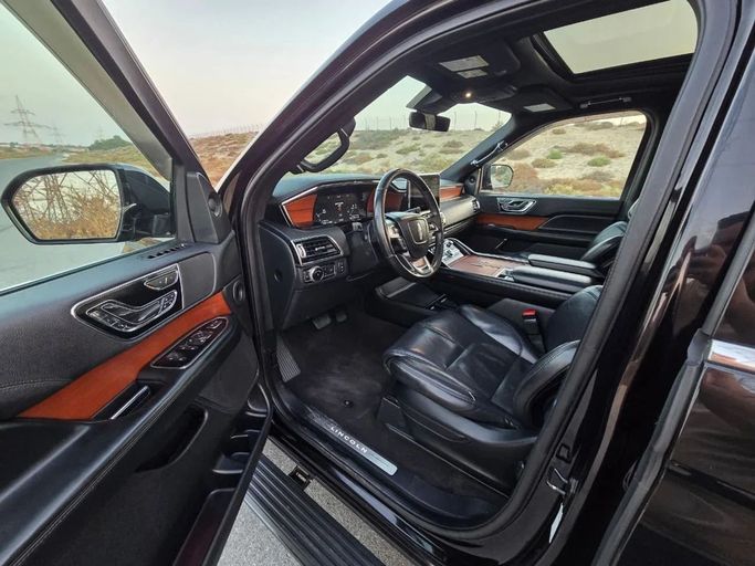Подержанный Lincoln Navigator IV, 3.5 л, 2020 в Шардже от Al Jana Used Cars Черный цвет. Американская | AUTO.AE
