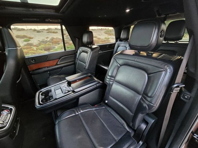 Подержанный Lincoln Navigator IV, 3.5 л, 2020 в Шардже от Al Jana Used Cars Черный цвет. Американская | AUTO.AE