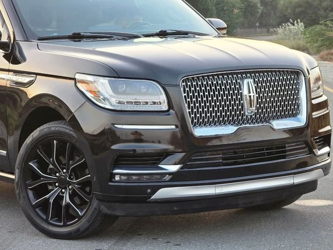 Подержанный Lincoln Navigator IV, 3.5 л, 2020 в Шардже от Al Jana Used Cars Черный цвет. Американская | AUTO.AE