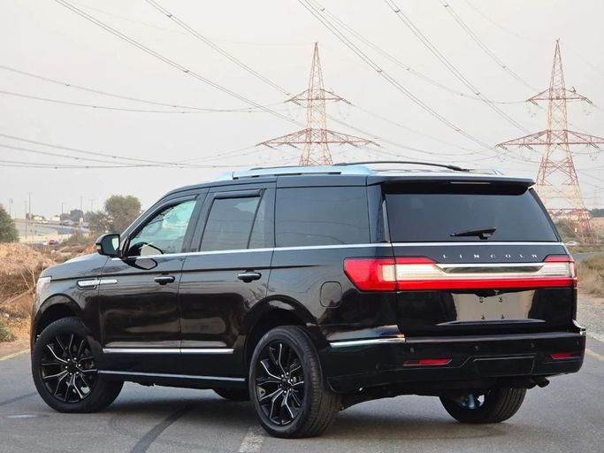 Подержанный Lincoln Navigator IV, 3.5 л, 2020 в Шардже от Al Jana Used Cars Черный цвет. Американская | AUTO.AE