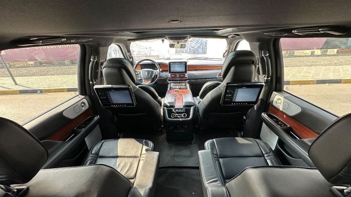 Used Lincoln Navigator IV, 3.5 l, 2018 in Sharjah by Halla Cars, Black color. American Specs | AUTO.AE