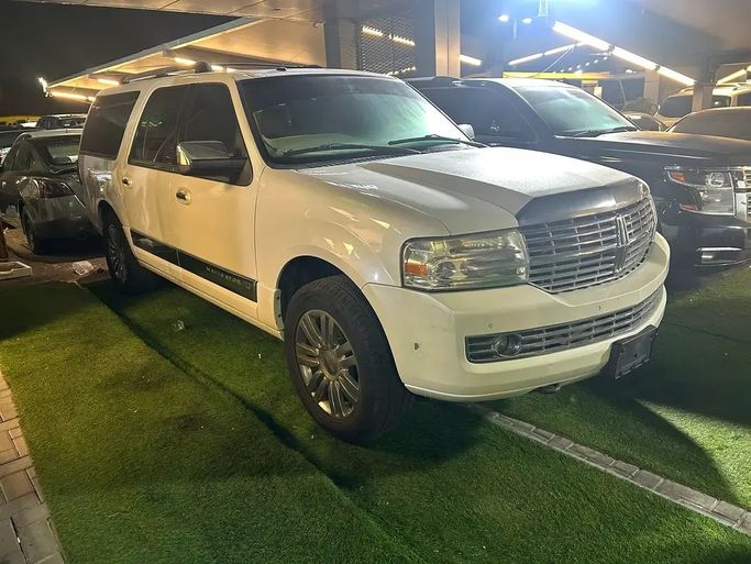 Подержанный Lincoln Navigator III, 5.4 л, 2010 в Шардже от AL WARID USED CARS Белый цвет. GCC | AUTO.AE | Объявление #238214