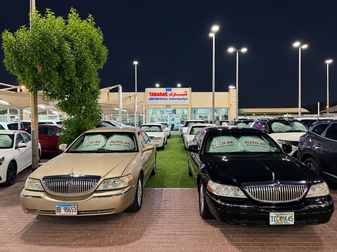Used ⁦Lincoln Town Car III Facelift, 4.6 l, 2011⁩ in UAE, Sharjah by Tabarak Used Cars, Tan color. American Specs | AUTO.AE | Listing #294975